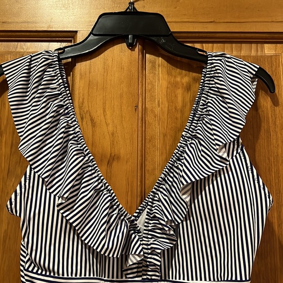 SHEIN one piece swimsuit - Picture 2 of 6